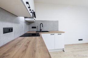 Byt 2+kk s rozšířenou lodžií a klimatizací, 39m² - 6