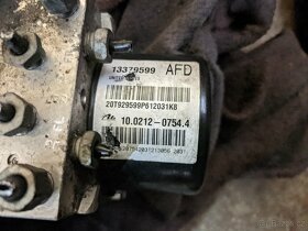 Astra J - díly motorového prostoru - 6