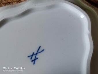 Krásná vlnitá porcelánová mísa/tác značky Míšeň/mečíky - 6