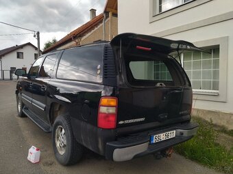 Chevrolet Suburban - 6