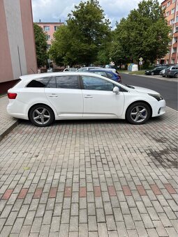 Toyota Avensis 2.2 D4D 110 kW 2012 NEPOJÍZDNÁ - 6