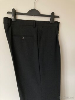 Pánský tmavě šedý oblek s vestou, zn. Blažek, vel.106 - 6