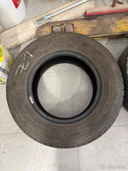 PRODÁM 1KS PNEU BARUM SNOVANIC ROZMĚRY 215/70 R15C R.V.02/23 - 6