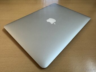 MacBook Air 13″ (Early 2015) - 8 GB / 256 GB - 6