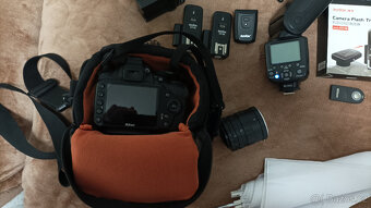 NIKON D3200 + 18-105 AF-S DX VR + Blesk s odpalovači a další - 6