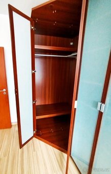 Skříň + rám postele + 2 noční stolky - 6
