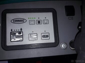 Podlahový mycí stroj Tennant 7100 Disk 80 sedící obsluha - 6