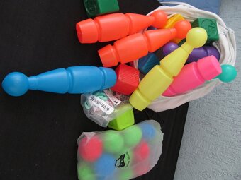různé hračky a hry - 6