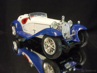 Alfa Romeo 2300 Spider bílomodrá Bburago 1/18 - 6