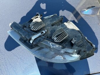 Přední pravé bi-xenonové světlo BMW F10 (2011) - 6