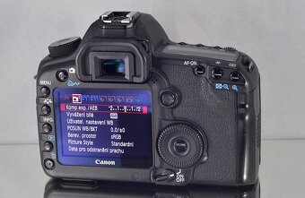 Canon EOS 5D MarkII full-frame Full HDV105000 Exp - 6