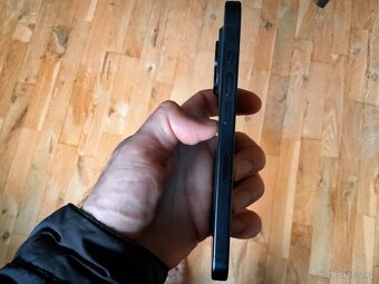 ZAREZERVOVANÉ-iPhone 15 Pro 256GB Black Titanium Krásný stav - 6