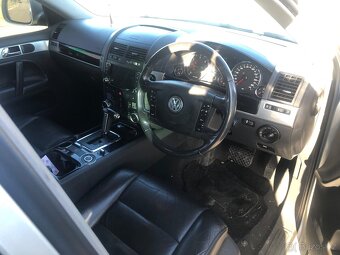 Volkswagen Touareg 3.0 TDI anglie - 6