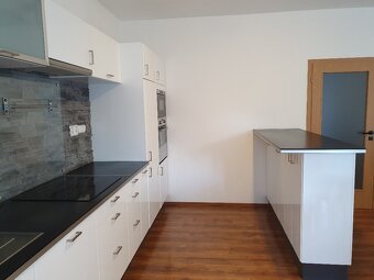 Kuchyně Ikea bílý lesk 4,3m+bar 1,8m+6 funkčních spotřebičů - 6