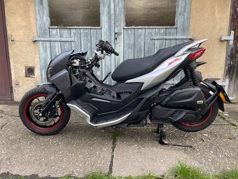 Dily Aprilia SR GT 125 - 6