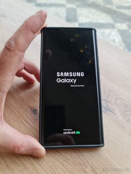 Galaxy S22 Ultra 5G, 12GB/256GB, černý + Nilkin pouzdro - 6