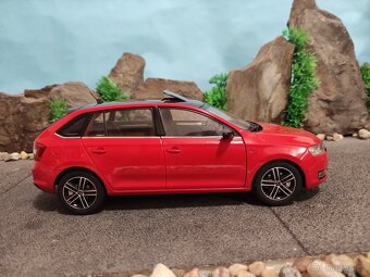 prodám model 1:18 škoda rapid spaceback - 6