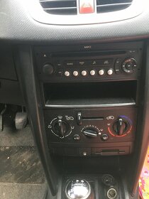 Peugeot 207 1.4 54 kw benzin a 1.6 hdi 9HX nafta - 6
