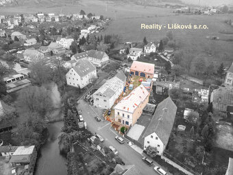 Prodej areálu s všestranným využitím nedaleko dálnice Praha - 6