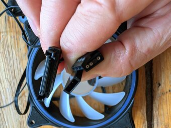 RGB set Lian Li Strimer Plus V2 + Hub + 4x ARGB ventilátory - 6