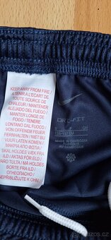 NOVÉ sportovní kraťasy NIKE dětské S - 6