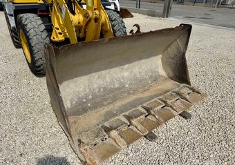 KLOUBOVÝ NAKLADAČ KOMATSU WA 75 - 6