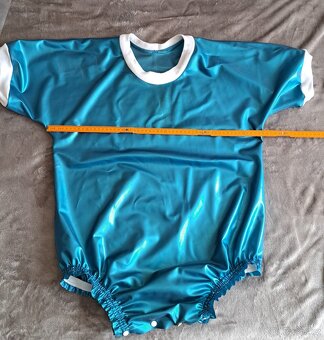 Latex šaty a body - 6