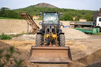 Kolový nakladač Case 221F – 1.488 Mth, 6.8t - 6