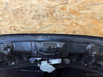 PÁTÉ DVEŘE KUFRU ALFA 159 - 6