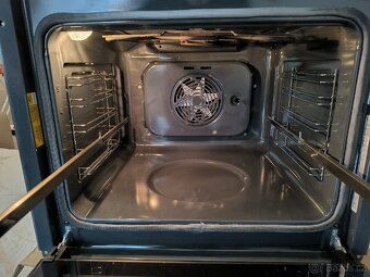 Vestavná horkovzdušná trouba Whirlpool - 6