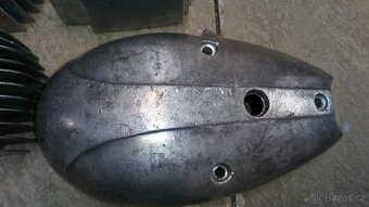 Hlava válce, víko motoru Pionýr - 6