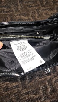 Armani Jeans lesklá kabelka - 6