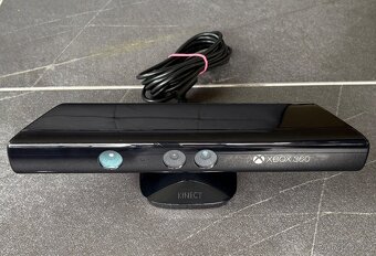 Xbox 360 (500 GB) + Kinect, ovladač, hry - 6