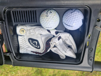 Dámský golfový set - elektrický vozík, driver a hybrid Cobra - 6