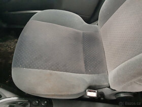Ford Focus 2,0 16V 96kW EDDF COMBI 2002 - DILY+XENONY - 6