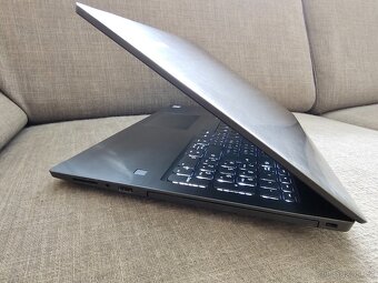 Lenovo V330-15IKB - 15,6", i5 8250U, 12GB, 1TB SSD - 6