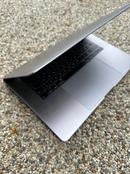 MacBook PRO 15” 2019 - nova baterie A1990 - 6