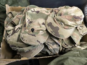 Prodám US army uniformy čepice trika opasky boty - 6