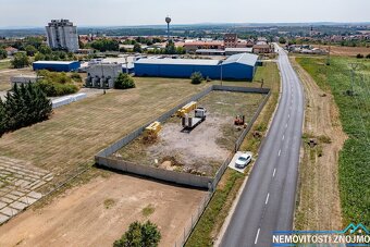 Prodej komerčního pozemku, u hlavní komunikace, Tasovice u Z - 6
