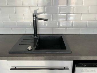 Kuchyňská linka 6,8 metrů včetně spotřebičů - 6