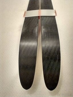 Běžky PELTONEN s vázáním + šupiny (vel. 138cm) - 6
