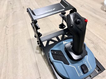 Joystick Thrustmaster - 6