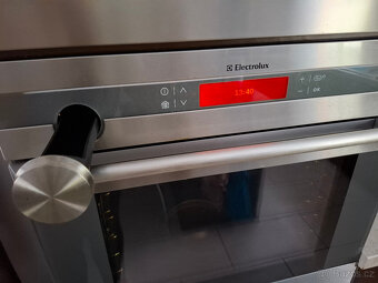 Vestavná parní trouba Electrolux - 6