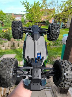 Traxxas Hoss 4x4VXL - 6