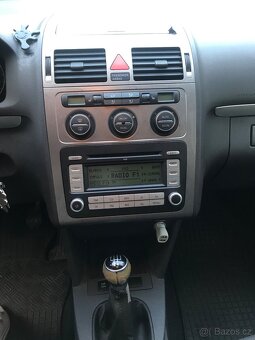 VW Touran 2.0i+CNG,5rychl.5 mist - 6