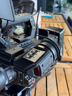 BLACKMAGIC DESIGN URSA BROADCAST G2 - 6