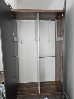 Skříň šatní, komoda - 6