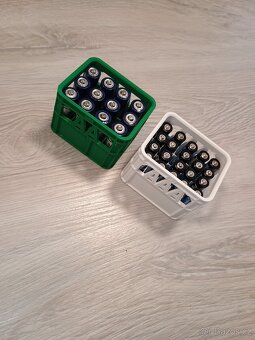 Krabička (kastlíku) na baterie AA i AAA - 6
