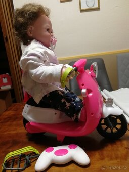 Panenka reborn a skútr - 6