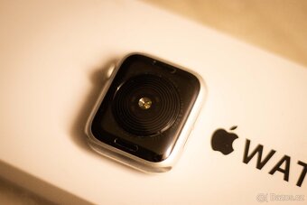 Apple Watch SE 40 mm – Silver + Nike Sport řemínek - 6
